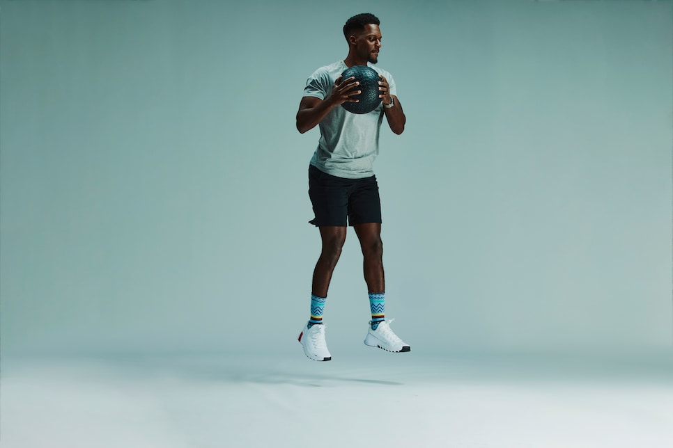 /content/dam/images/golfdigest/fullset/fitness-2024/Roberts med-ball rotational jumps 2.jpg